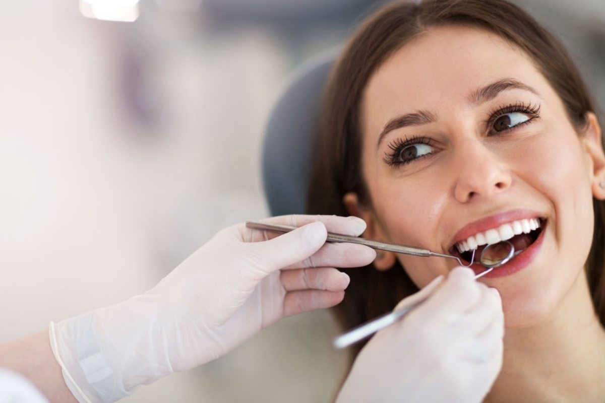 What You Need to Know Before Visiting a Dental Clinic in Juhu_